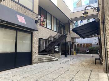 フィックスバー(FIX BAR)/階段を上がった左奥に