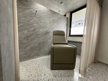 プラチナムドール 難波店(PLATINUMDOLL)/当店の施術台1