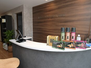 ワカタフィジオスタジオ(WAKATA PHYSIO STUDIO)/受付