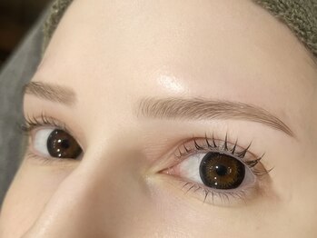 エースリー(A+3)/眉WAX+束感パリジェンヌ