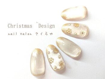 マグ×雪の結晶のキラキラネイル