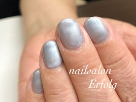 シルバーブルーでクールネイル