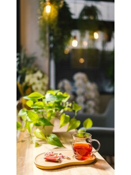 森のヘッドスパ/穏やかな光の中でカフェ