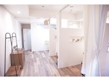 アンアイサロン(UNEeyesalon)の雰囲気（半個室空間でリラックスして過ごしていただけます。パリジェンヌ）