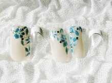 ネイリシャス(NAILICIOUS)/優しい雰囲気のホワイトネイル