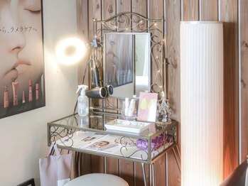 ブリリアント(Brilliant)/施術後のお支度はドレッサー前で