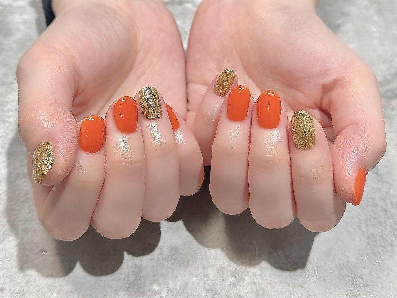 2026年冬トレンド】オレンジゴールドのネイルデザイン集｜人気順