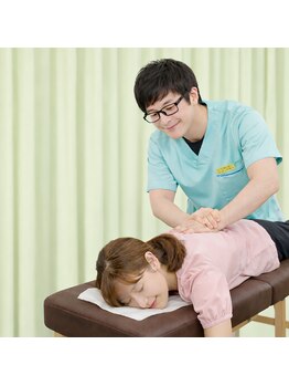 ニコ(nico)/施術室はカーテンで仕切り有り。