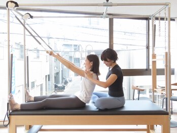 ピラティスユー(PILATES U)/マシンピラティス施術写真