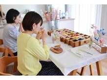 ハナビヨリ(Hana日和)の雰囲気(お花と植物の香りに囲まれて、心ほぐれる時間を。)