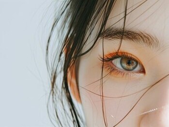 フロートータルビューティ(flow TOTAL BEAUTY)の写真/《最軽量&高持続のフラットラッシュでパッチリ目元へ♪》《次世代まつぱラッシュリフトでキレイが長持ち!》