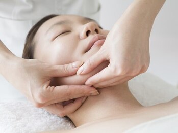 エステティックサロン Sの写真/筋膜リリースで肩首スッキリ小顔美人に♪一回でもコリの軽減さにびっくり！まずは一度お試しください◎