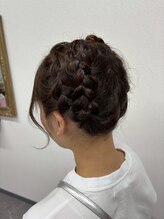 ミカヅキ 赤坂/ツイン裏編み込みアレンジアップ