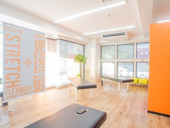 ポジティブストレッチ/【広めの店内です】