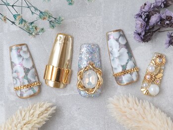 テンプテーション ネイル スタジオ(Temptation nail studio)/【成人式】上品フラワーネイル