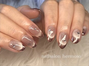 ヘルモッソ(hermoso)の写真/大人女性におすすめ★上品かつ品のあるネイルが叶う☆オフィスネイルにも◎上品な指先でお仕事中も気分UP♪