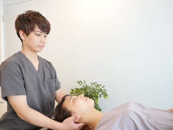 美容整体プラスフィール 恵比寿本店の写真/＼辛い肩こり腰痛から卒業／身体の仕組みを熟知した整体師による【姿勢矯正＋歪み矯正】でお悩みを根本改善