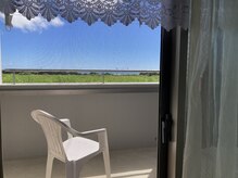 海が見えるロケーション抜群のリゾートスパ　SPA RAXAA 【ラクサ】 宮古島の雰囲気（サロンの中からも、下に降りても絶景（海）が望めます♪）