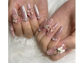 甘めピンクのガーリーネイル