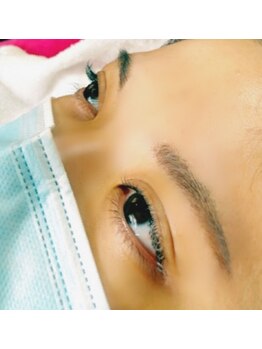 ヒイラギ(HIIRAGI)/美眉アイブロウandまつ毛カール