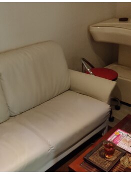 府中整体院 シセイコガオラボ(シセイコガオlab.)/待合スペース