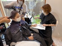 リリアフリル(Lilia×frill)/ヘアーとの同時施術風景