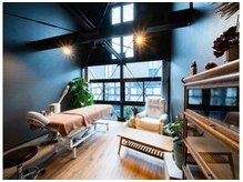 エステの施術もこだわりのあるお部屋で