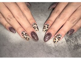 フラッシュ×ヒョウ柄ネイル