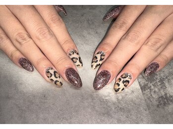 ケーエヌ(KN)/フラッシュ×ヒョウ柄ネイル