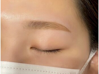 イーアンド アイズビューティー(e& eyes beauty)/眉のお手入れで印象UP♪