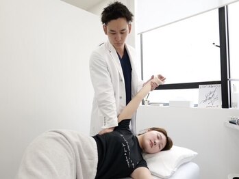 整体LUSICA 覚王山院の写真/猫背や在宅勤務からくる首・肩のつらさを根本改善!筋肉を緩めて美しい姿勢へ。施術後の姿勢の変化に感動◎