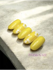 大粒ドットのシトラスネイル。