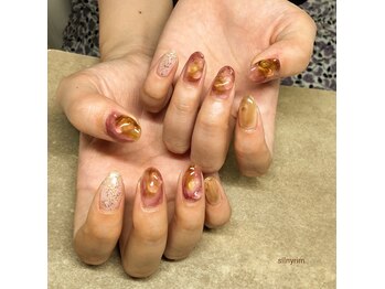 シルニー リム(Silny rim)/アシンメトリーニュアンスネイル