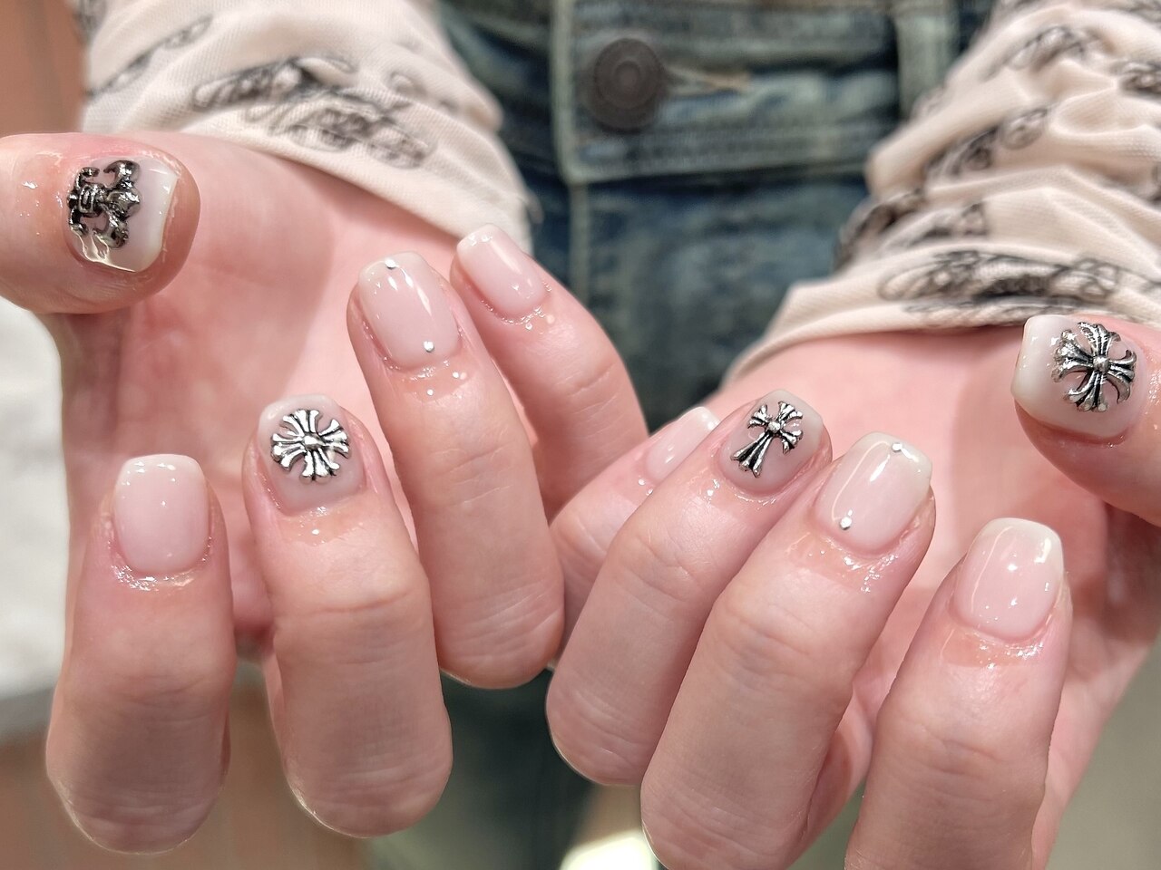 2025年-2026年冬トレンド】クロムのネイルデザイン集｜人気順｜10