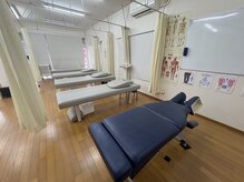 さくらメディネス整骨院 金武院/内観（施術ルーム奥より）