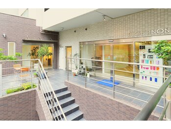 アルジャーノン リトリート(ALGERNON retreat)/入り口はビルの2階になります＊