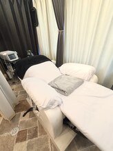 リプレサ バイ エステマニア(Ripresa)/施術ベッド