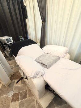 リプレサ バイ エステマニア(Ripresa)/施術ベッド