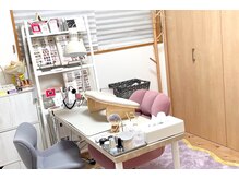 レモン(Lemon)の雰囲気（白を基調としたひとり空間でリラックスタイムを過ごせます♪）