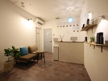 ゼン(ZeN)の雰囲気(広々とした受付スペース!!著名人の方も多数ご来店。)