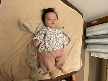 子育てママの整体サロン/施術中のお子様の様子