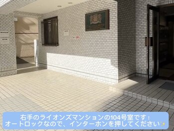 コリトル 福岡赤坂院/路地を進むと、右手にございます