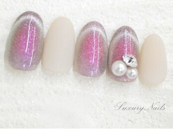 ラグジュアリー ネイルズ(Luxury Nails)/マグネット◇VカットNail