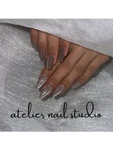 アトリエネイルスタジオ(atelier nail studio)/うる艶グレーのマグネットネイル