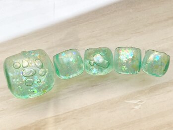 リラ(RIRA)/バブルフットネイル