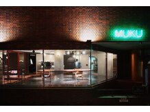 西18丁目駅から徒歩5分、裏参道歩いてMUKUの看板が目印◎