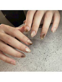 ササラ(SASARA)の写真/指先を美しく魅せる上品な大人デザイン。シンプルながらも洗練された仕上がりで、日常を華やかに彩ります♪