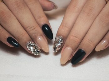 ミーナネイル(miinanail)/ビジュー敷き詰めネイル