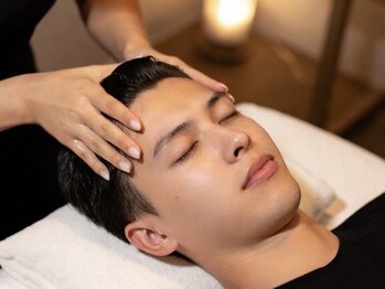 ウィンサムテン 新宿店(Winsome)の写真/見た目も頭もスッキリ整う★【眉毛wax+ドライヘッドスパ】疲れ顔や重たい印象を解消!仕事帰りも通える◎