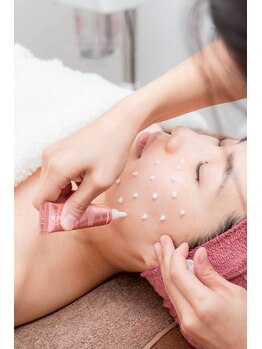 クレビア(CREBIA)/【シミ・シミケア専門店】沖縄県